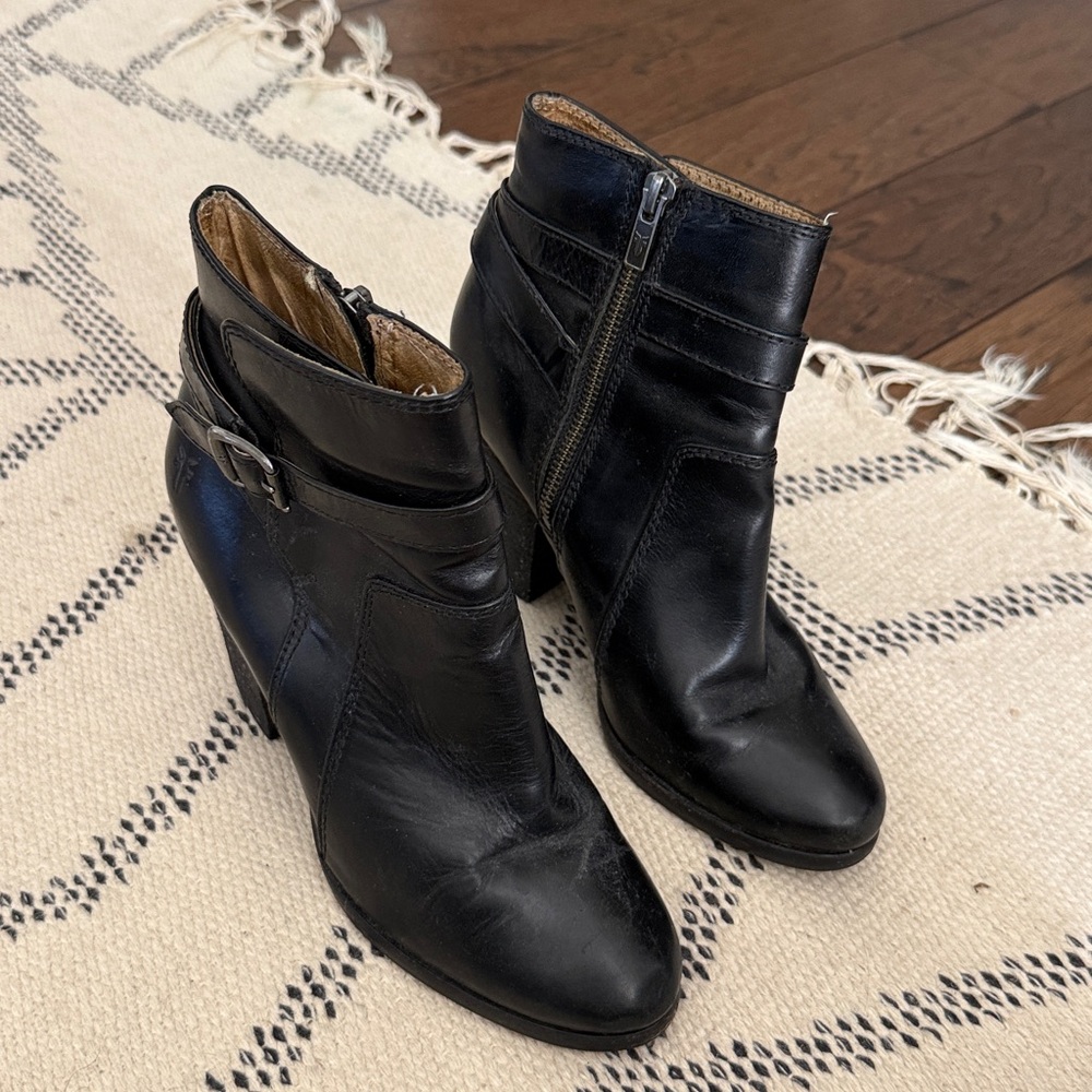 Frye Patty Black Leather Riding Heeled Boots size 8M